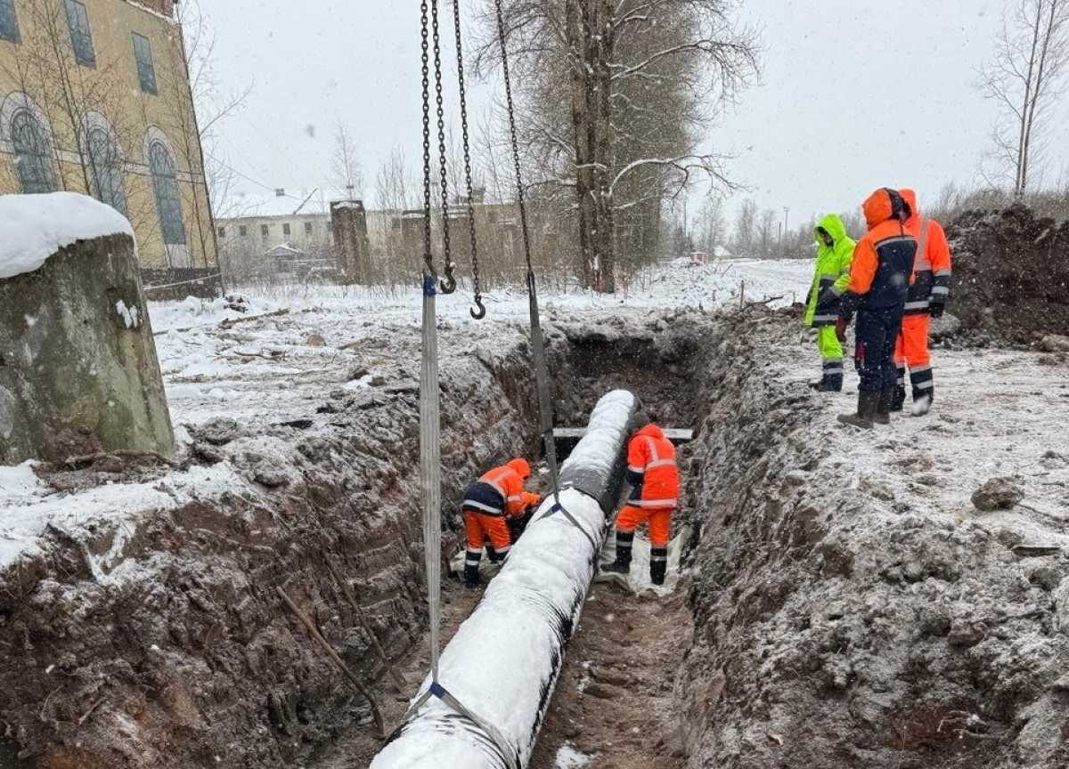 В Великом Новгороде восстанавливают автодорогу к аэродрому в Кречевицах